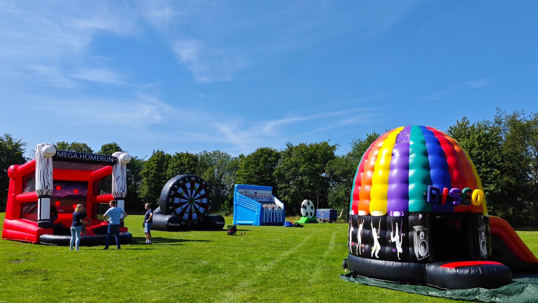 Hüpfburg Fußballdart mieten 